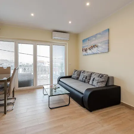 Lovely Apartment In Sukosan
