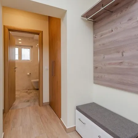 Lovely Apartment In Sukosan Appartement