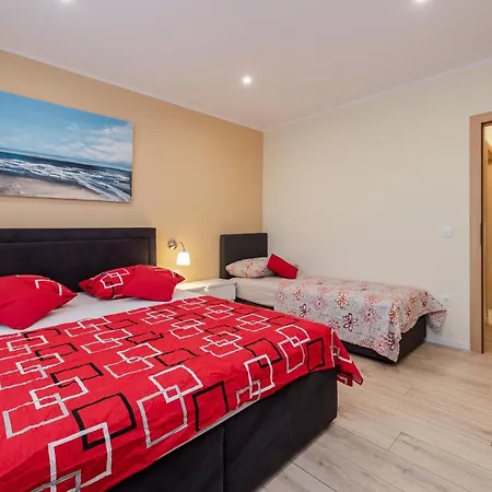 Lägenhet Gorgeous Apartment In Sukosan *