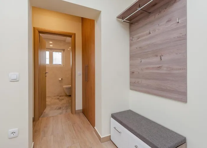 Gorgeous Apartment In Sukosan Appartement